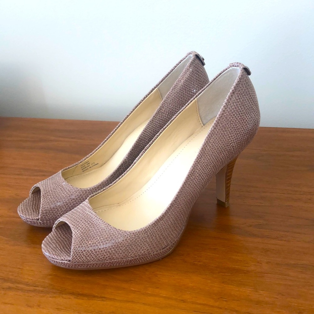 Calvin Klein “Kail” peep toe heel, patent lizard print sz 6 NWT